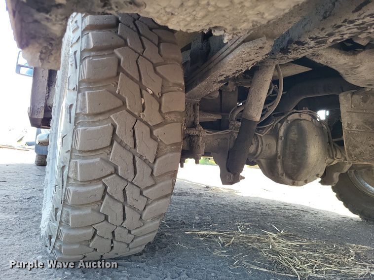 image for item LS9756 2011 Ford F250 Super Duty  Crew Cab flatbed pickup truck