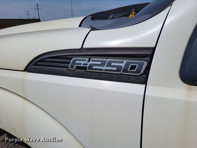 image for item LS9757 2011 Ford F250 Super Duty  Crew Cab pickup truck