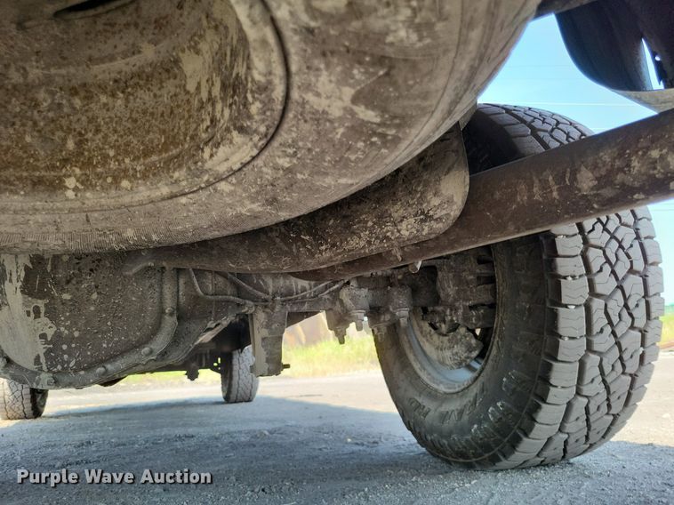 image for item LS9757 2011 Ford F250 Super Duty  Crew Cab pickup truck