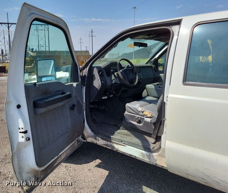 image for item LS9757 2011 Ford F250 Super Duty  Crew Cab pickup truck