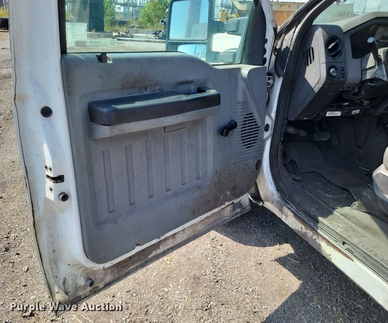 image for item LS9757 2011 Ford F250 Super Duty  Crew Cab pickup truck