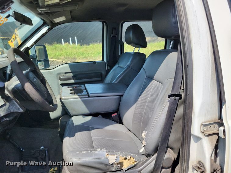 image for item LS9757 2011 Ford F250 Super Duty  Crew Cab pickup truck