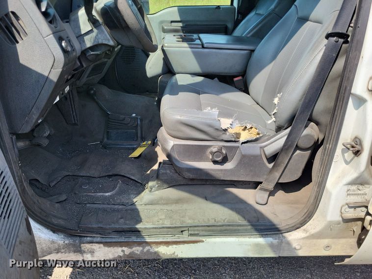 image for item LS9757 2011 Ford F250 Super Duty  Crew Cab pickup truck