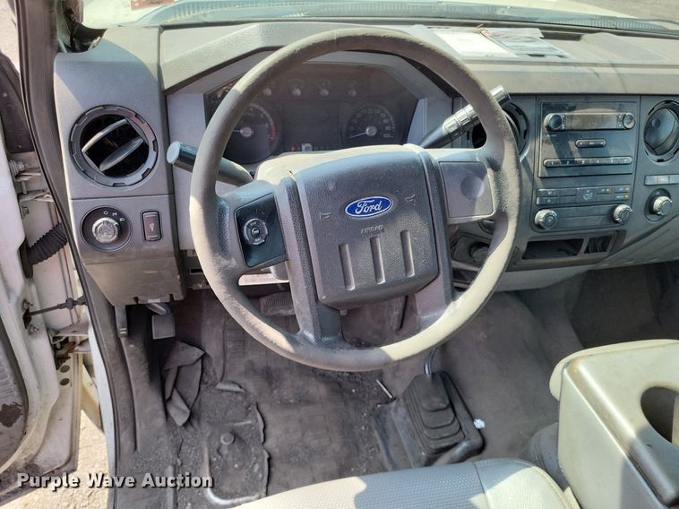 image for item LS9757 2011 Ford F250 Super Duty  Crew Cab pickup truck