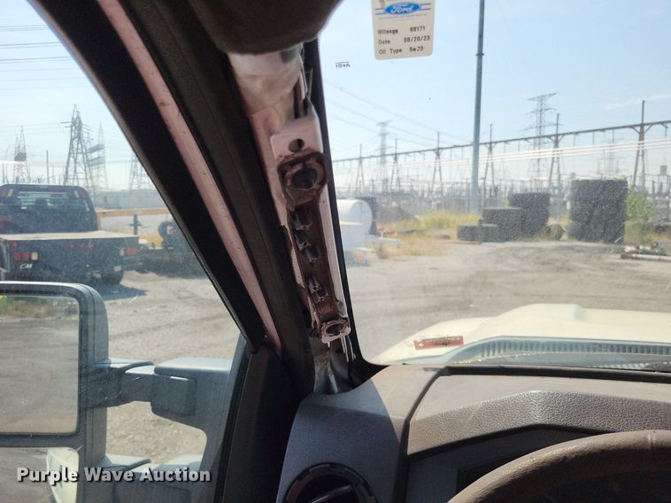 image for item LS9757 2011 Ford F250 Super Duty  Crew Cab pickup truck