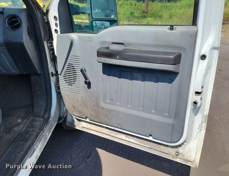 image for item LS9757 2011 Ford F250 Super Duty  Crew Cab pickup truck