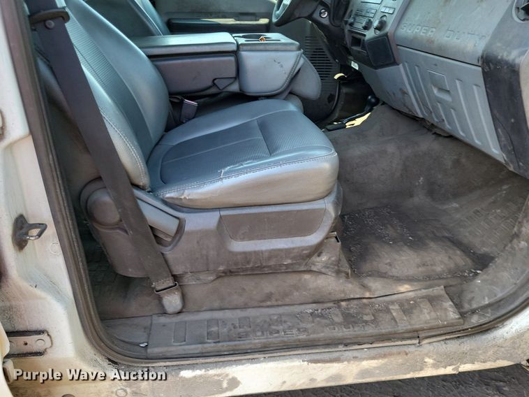 image for item LS9757 2011 Ford F250 Super Duty  Crew Cab pickup truck