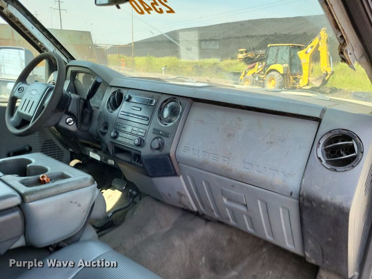 image for item LS9757 2011 Ford F250 Super Duty  Crew Cab pickup truck