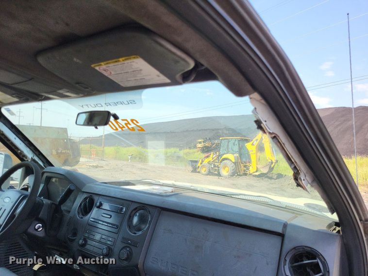 image for item LS9757 2011 Ford F250 Super Duty  Crew Cab pickup truck