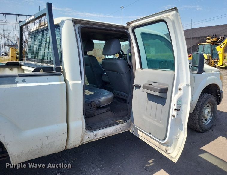 image for item LS9757 2011 Ford F250 Super Duty  Crew Cab pickup truck