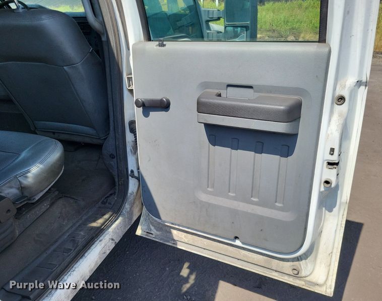 image for item LS9757 2011 Ford F250 Super Duty  Crew Cab pickup truck