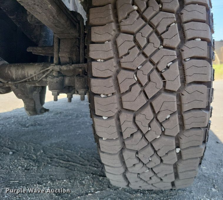 image for item LS9757 2011 Ford F250 Super Duty  Crew Cab pickup truck