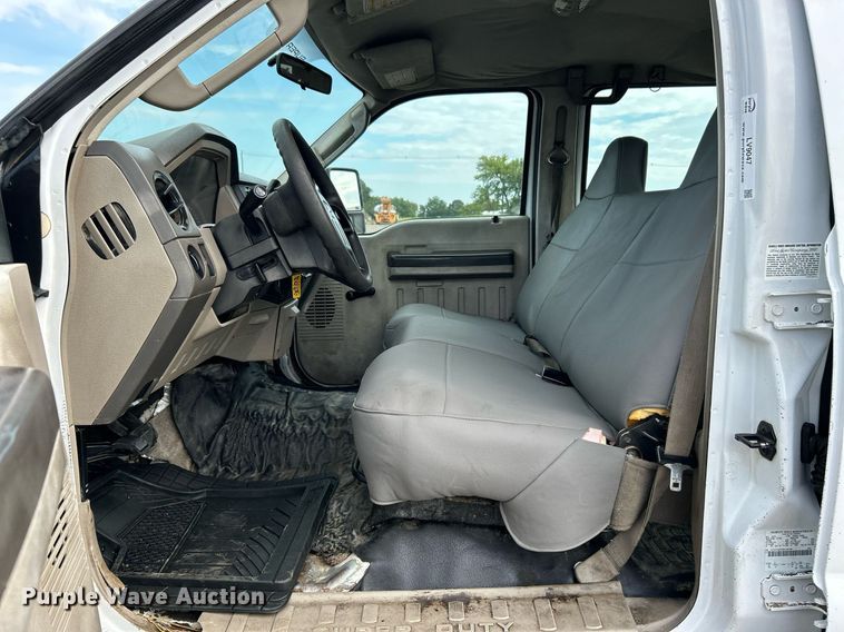 image for item LV9047 2008 Ford F450 Super Duty  Crew Cab flatbed truck