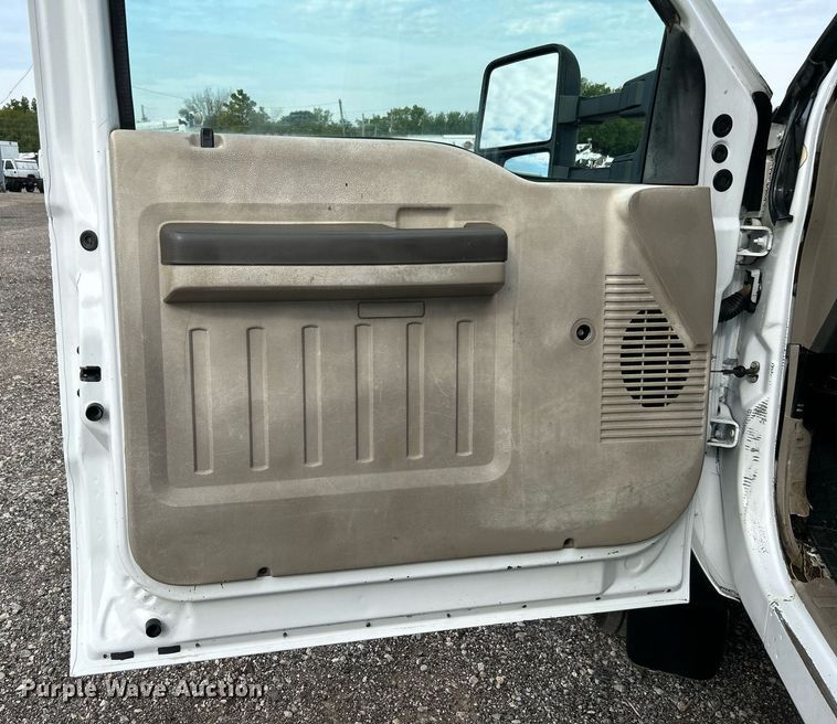 image for item LV9047 2008 Ford F450 Super Duty  Crew Cab flatbed truck