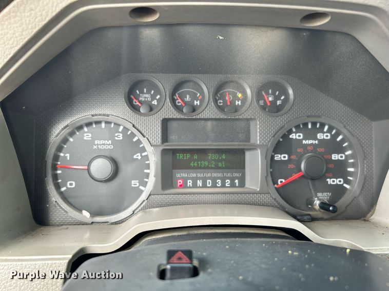 image for item LV9047 2008 Ford F450 Super Duty  Crew Cab flatbed truck