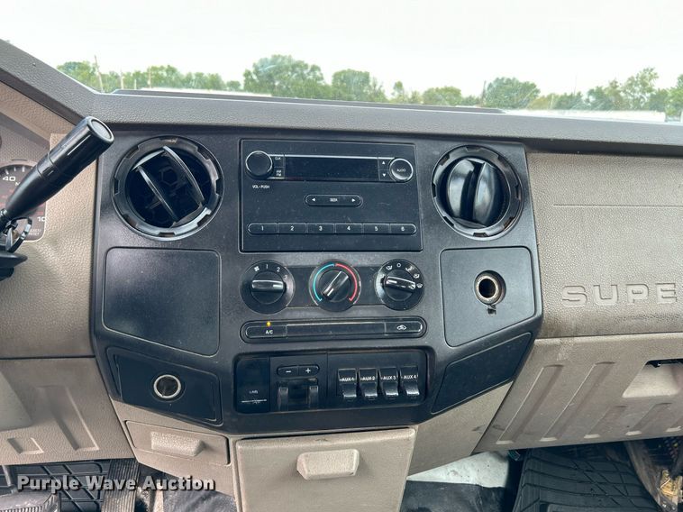 image for item LV9047 2008 Ford F450 Super Duty  Crew Cab flatbed truck