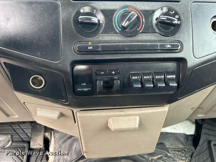 image for item LV9047 2008 Ford F450 Super Duty  Crew Cab flatbed truck