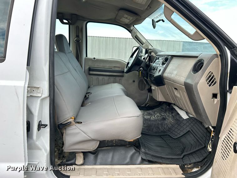 image for item LV9047 2008 Ford F450 Super Duty  Crew Cab flatbed truck