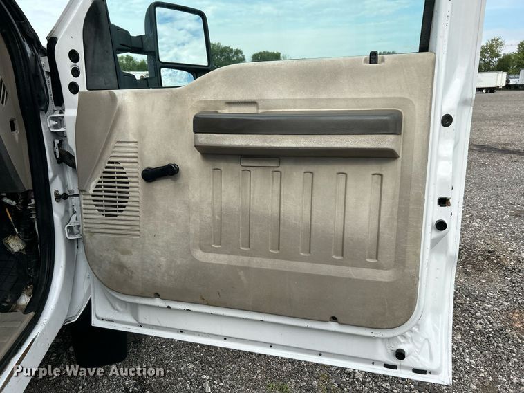 image for item LV9047 2008 Ford F450 Super Duty  Crew Cab flatbed truck