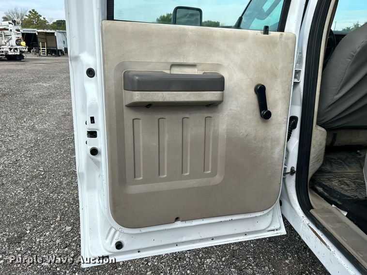 image for item LV9047 2008 Ford F450 Super Duty  Crew Cab flatbed truck