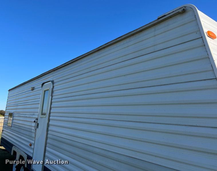 image for item LV9172 2006 Coachmen  camper