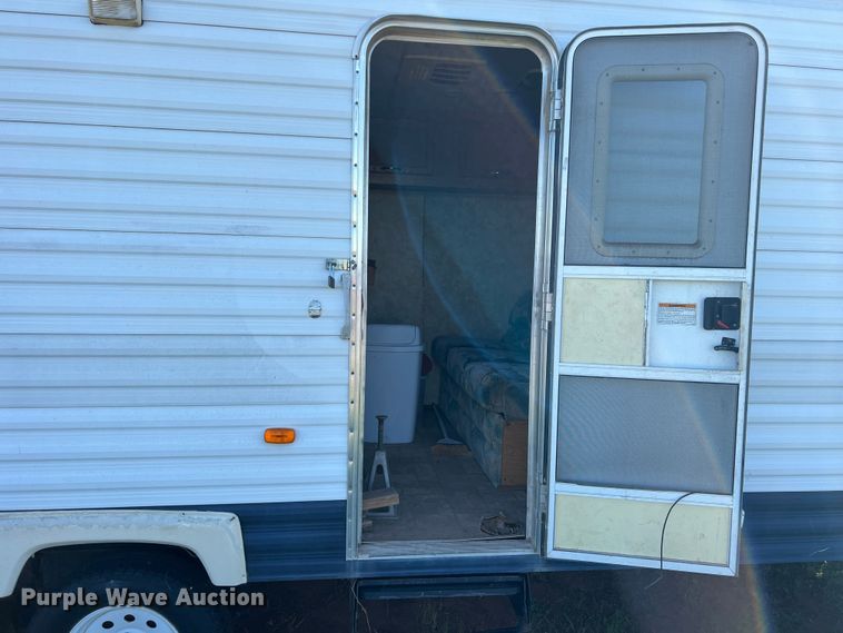 image for item LV9172 2006 Coachmen  camper