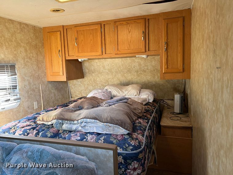 image for item LV9172 2006 Coachmen  camper