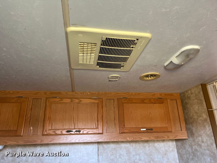 image for item LV9172 2006 Coachmen  camper