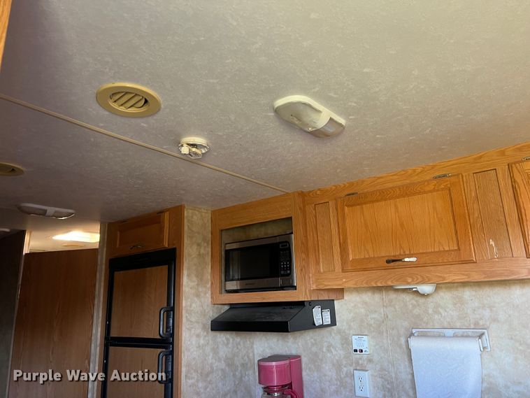 image for item LV9172 2006 Coachmen  camper