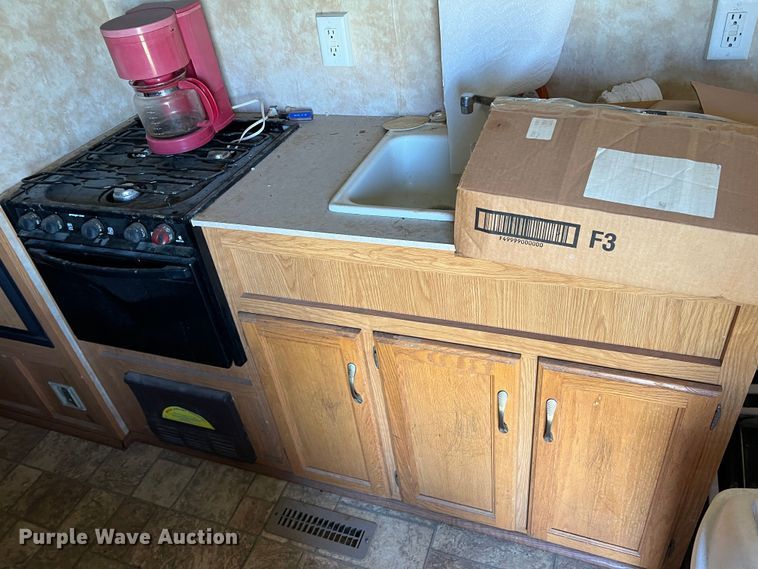 image for item LV9172 2006 Coachmen  camper