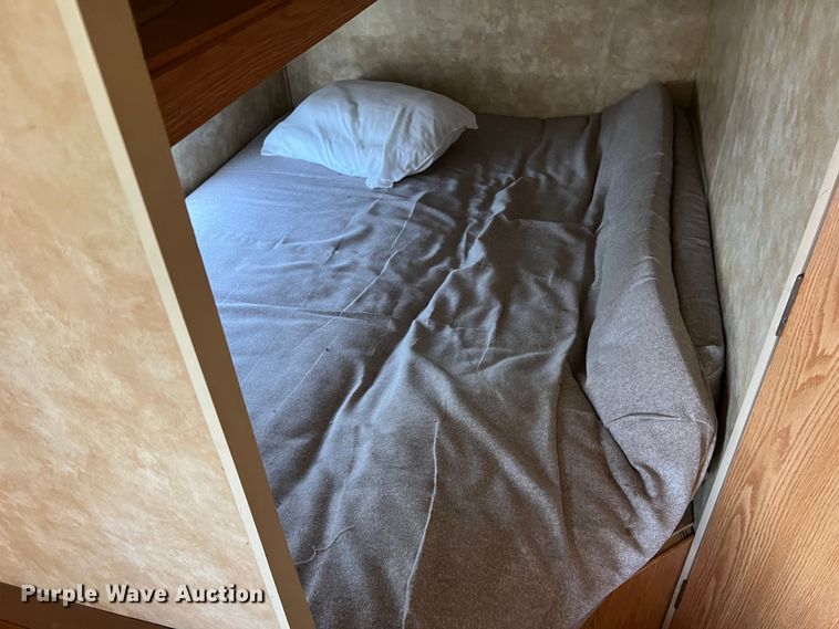 image for item LV9172 2006 Coachmen  camper