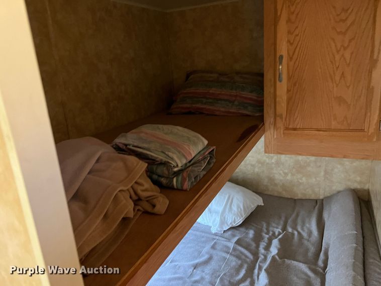 image for item LV9172 2006 Coachmen  camper