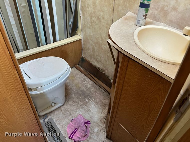 image for item LV9172 2006 Coachmen  camper