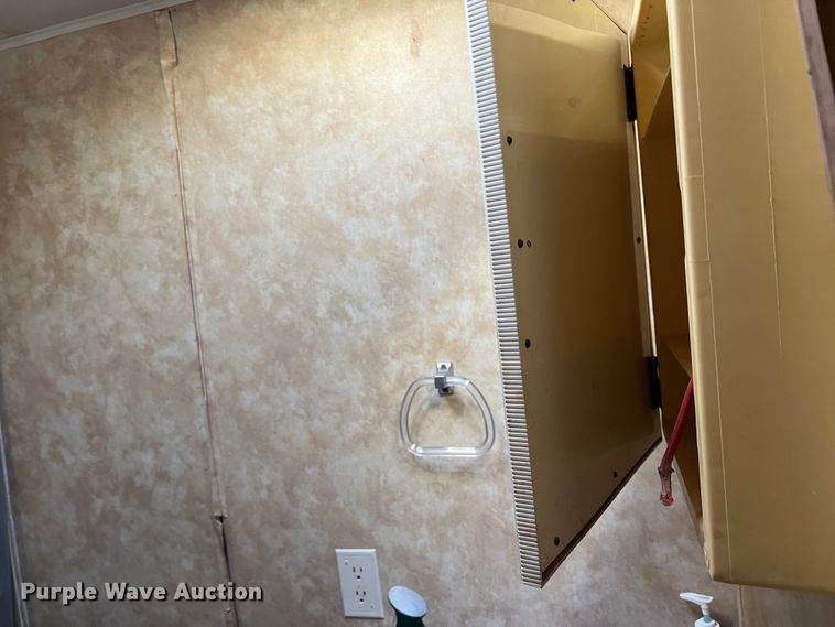 image for item LV9172 2006 Coachmen  camper