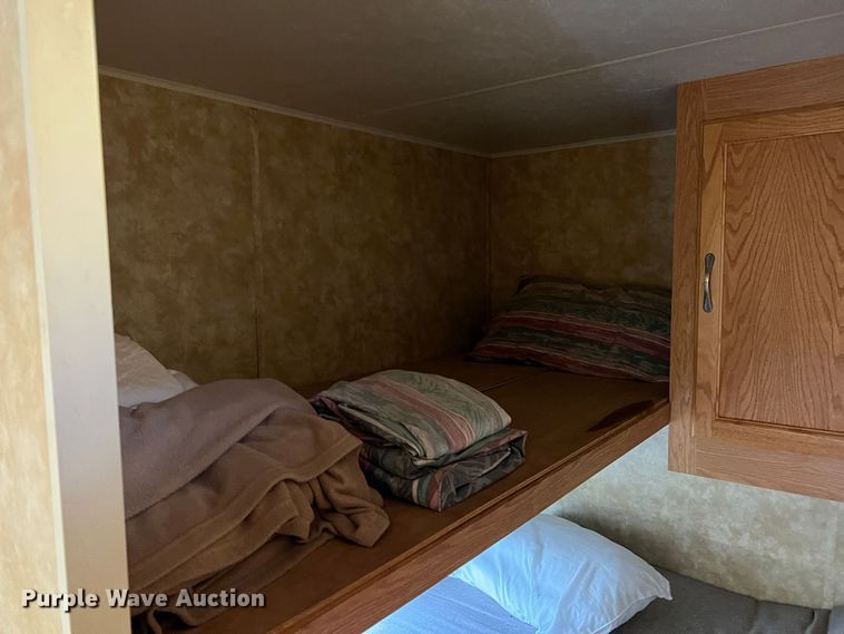 image for item LV9172 2006 Coachmen  camper