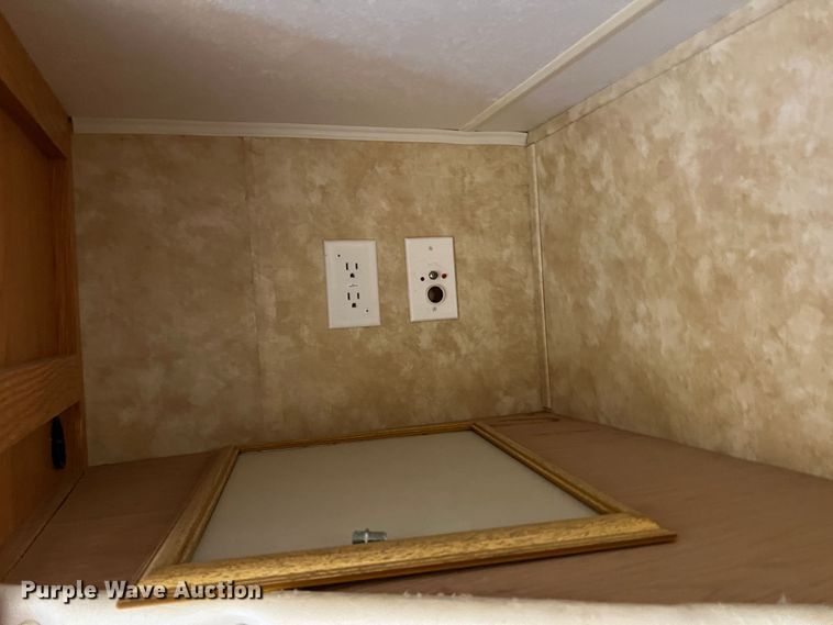 image for item LV9172 2006 Coachmen  camper