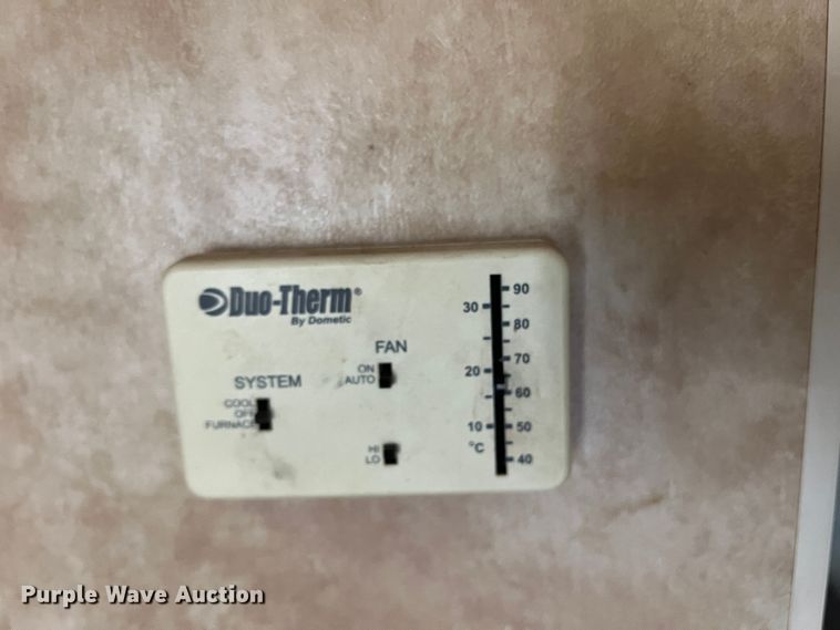 image for item LV9172 2006 Coachmen  camper