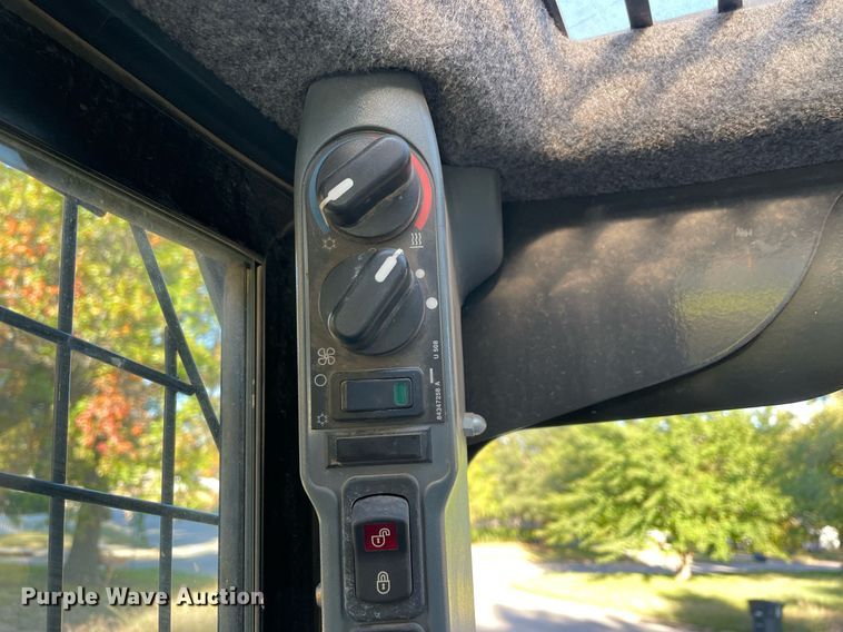 image for item LV9192 2015 New Holland C238  tracked skid steer loader