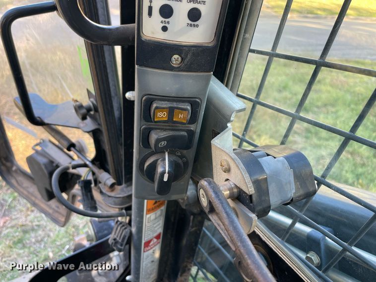 image for item LV9192 2015 New Holland C238  tracked skid steer loader