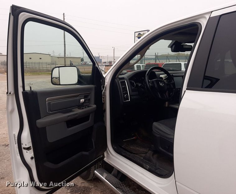 image for item LX9818 2014 Dodge Ram 2500HD  Crew Cab pickup truck