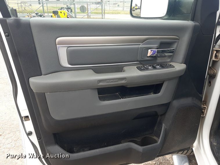 image for item LX9818 2014 Dodge Ram 2500HD  Crew Cab pickup truck