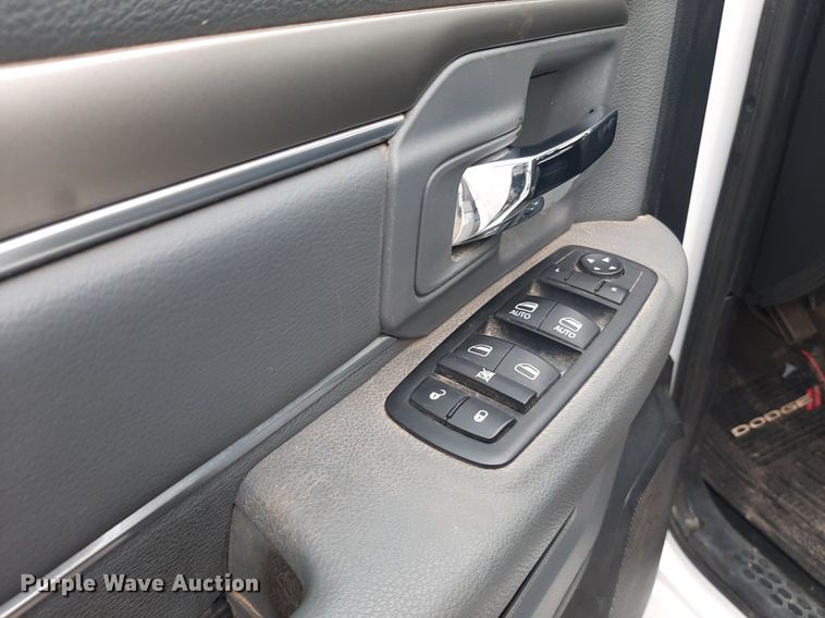 image for item LX9818 2014 Dodge Ram 2500HD  Crew Cab pickup truck