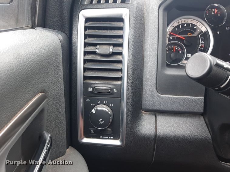 image for item LX9818 2014 Dodge Ram 2500HD  Crew Cab pickup truck