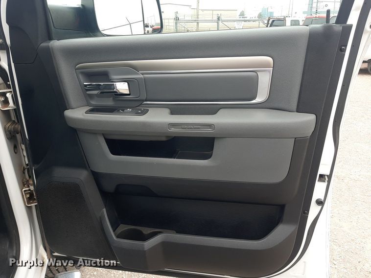 image for item LX9818 2014 Dodge Ram 2500HD  Crew Cab pickup truck