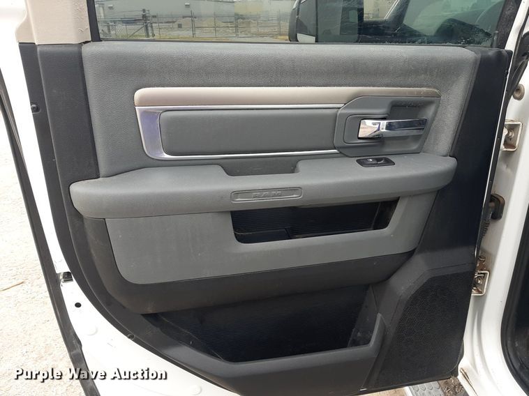 image for item LX9818 2014 Dodge Ram 2500HD  Crew Cab pickup truck