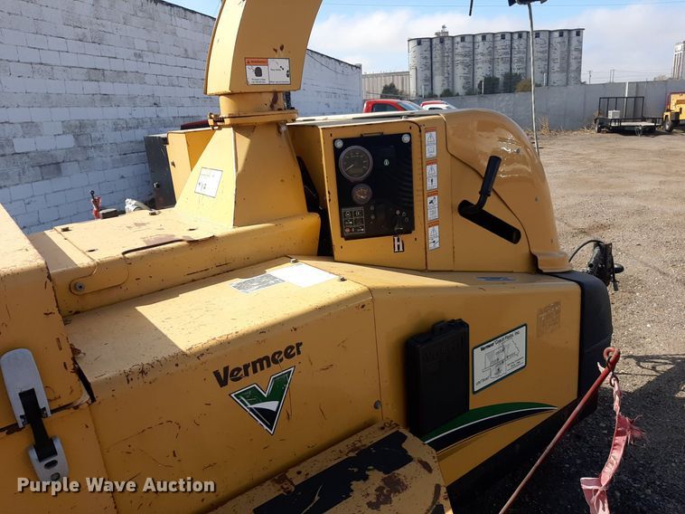 image for item LX9820 2007 Vermeer BC1500  wood chipper
