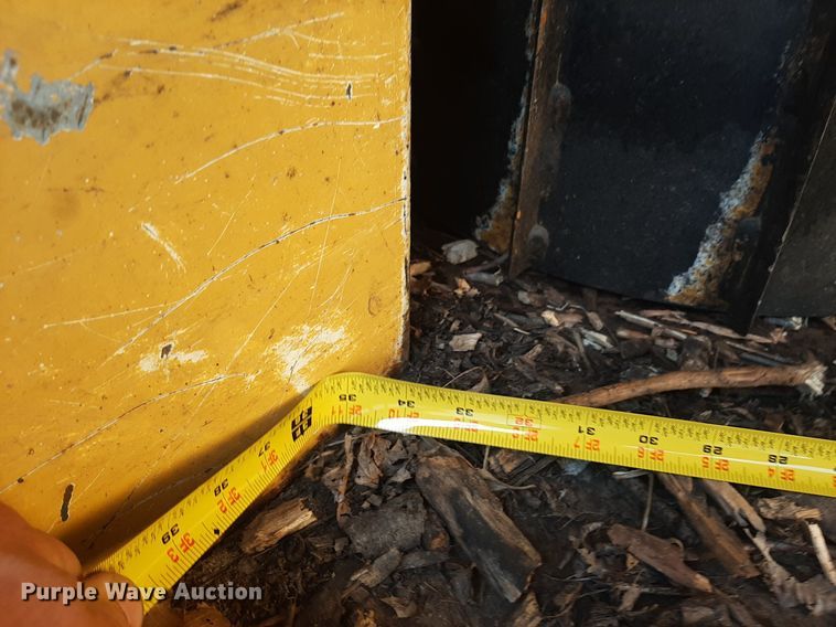 image for item LX9820 2007 Vermeer BC1500  wood chipper