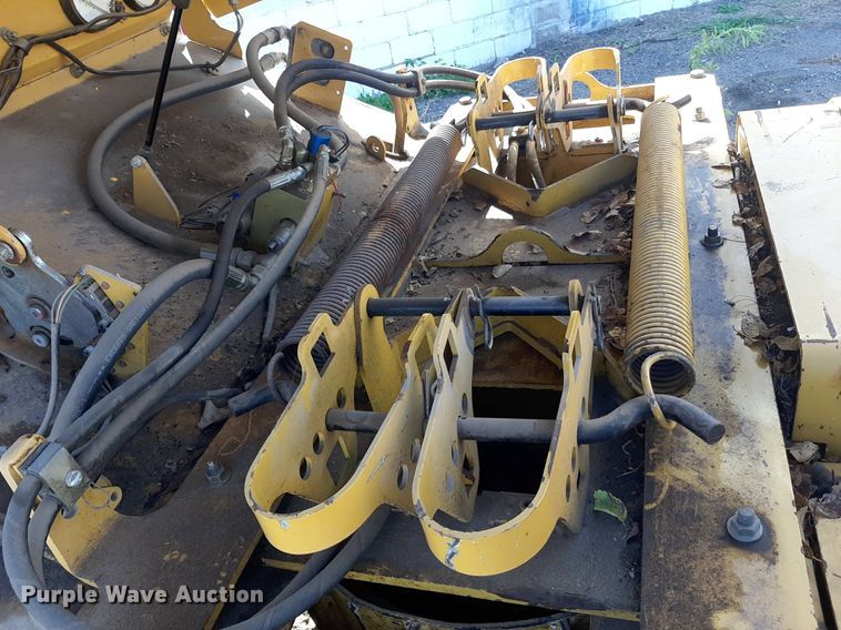 image for item LX9820 2007 Vermeer BC1500  wood chipper