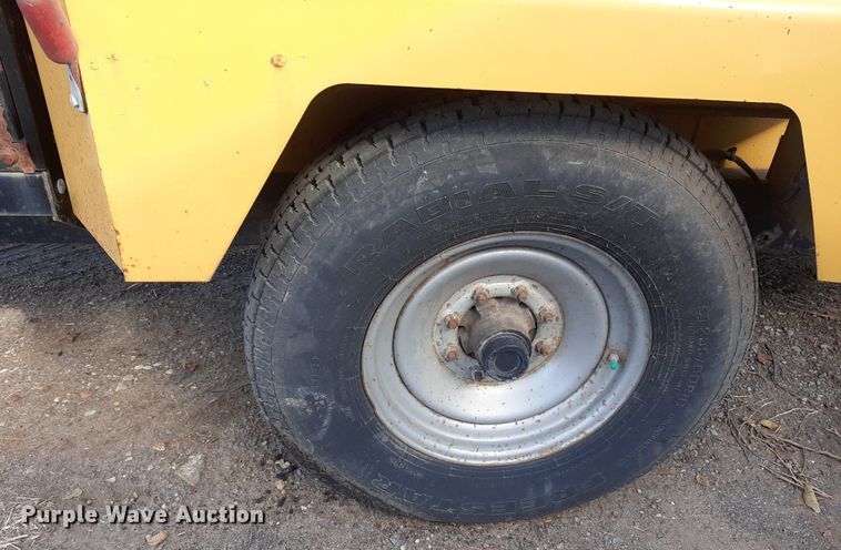 image for item LX9820 2007 Vermeer BC1500  wood chipper