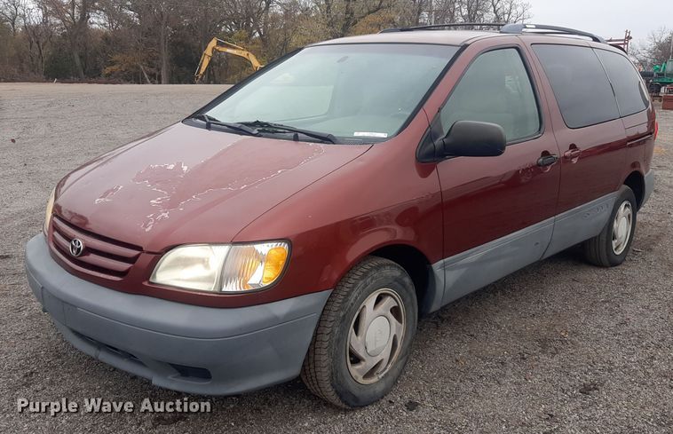 image for item LX9825 2001 Toyota Sienna  van
